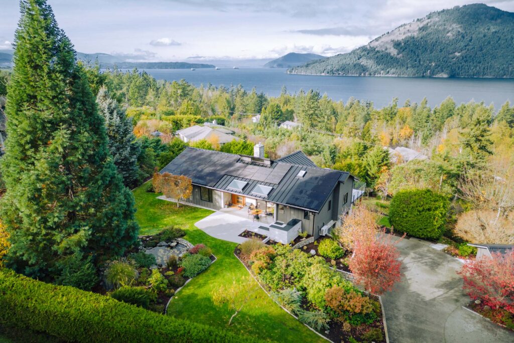 Modern House overlooking the ocean in Victoria BC